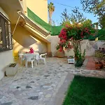 Seaside Garden 1 בית נופש *
