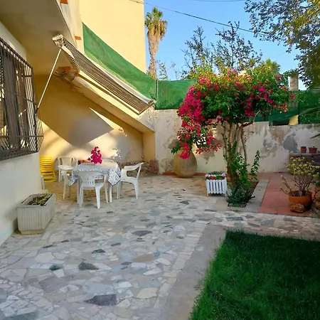 Seaside Garden 1 Holiday home *