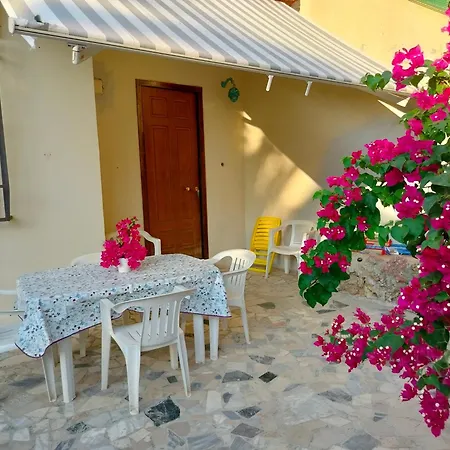 Seaside Garden 1 Holiday home